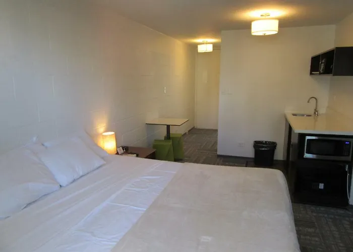Waikiki Central Hotel - No Resort Fees