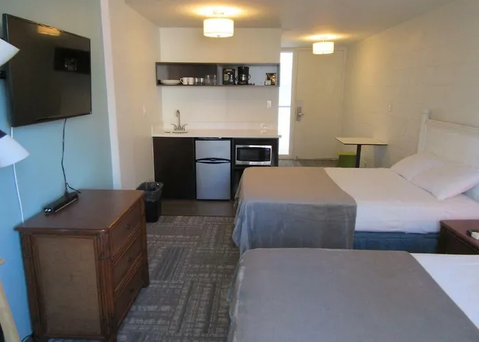 Waikiki Central Hotel - No Resort Fees